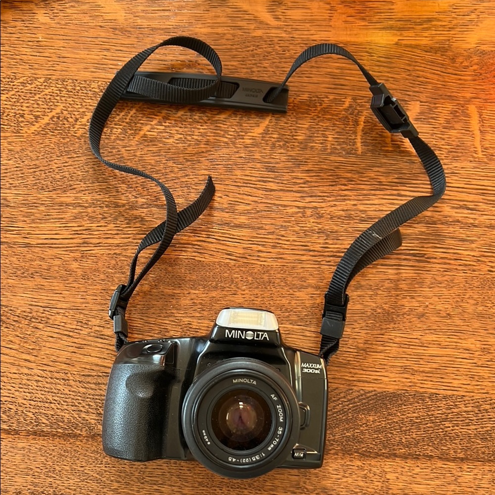 MINOLTA MAXXUM 300si Camera Black